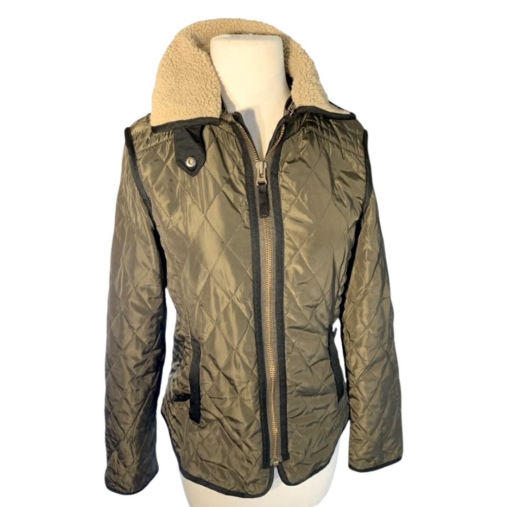NWOT Women’s Cremieux Green Quilted Jacket with Shearling Collar
Medium